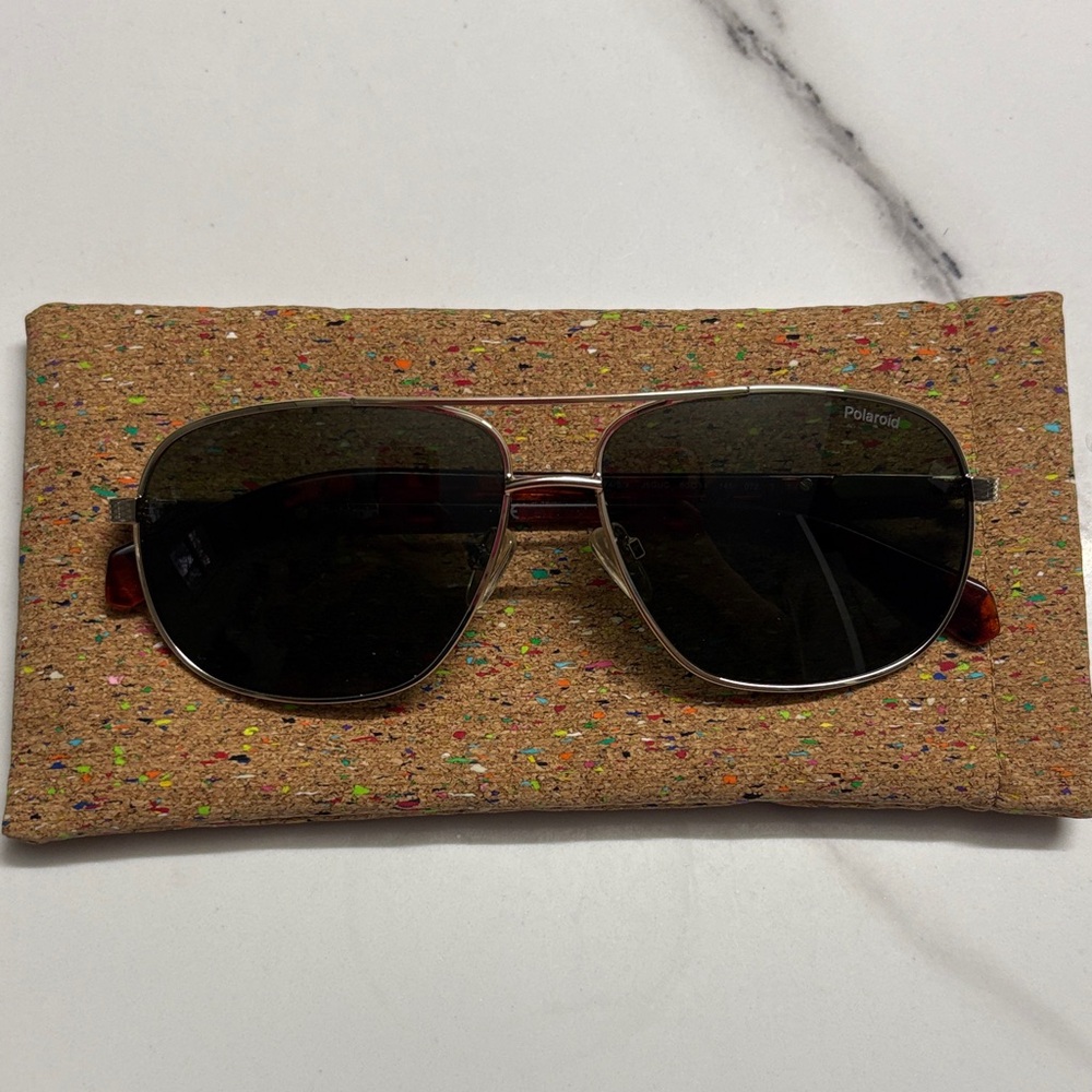 Polaroid Aviator Sunglasses with Black Polarized Lenses and Brown Case